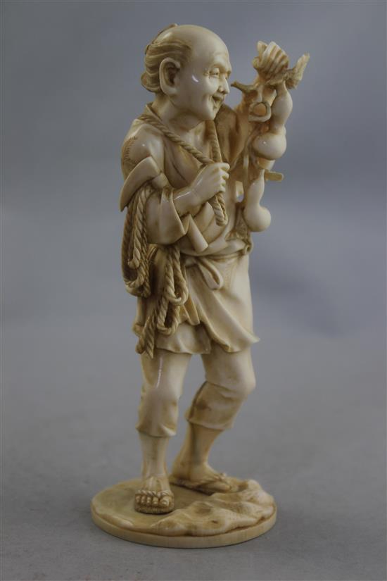 A Japanese ivory figure of a farmer, Meiji period, 16.5cm